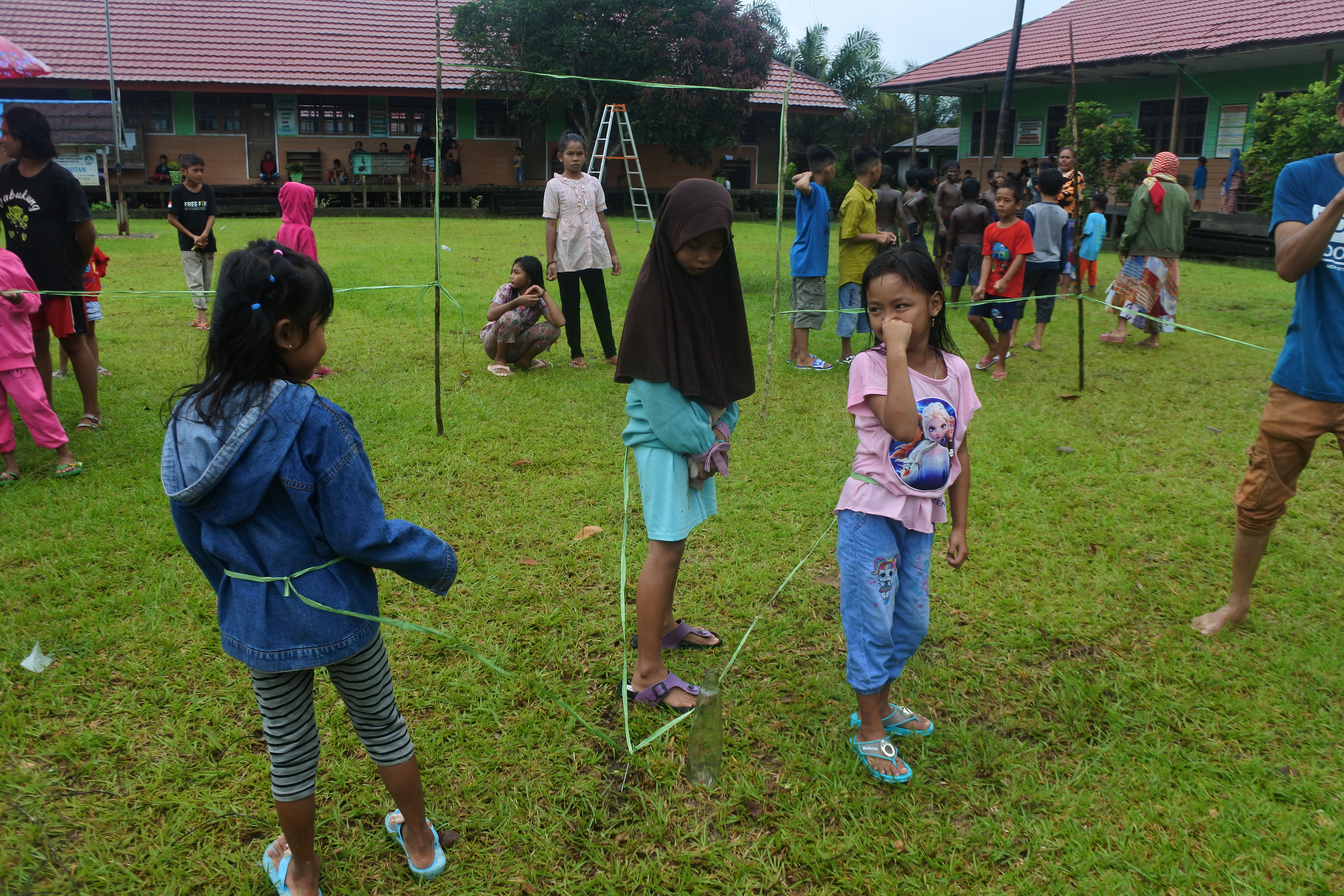 MASUKAN PAKU KEDALAM BOTOL